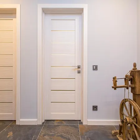 в центрі в новобудові вулиця шевченка 19 навпроти сільпо *