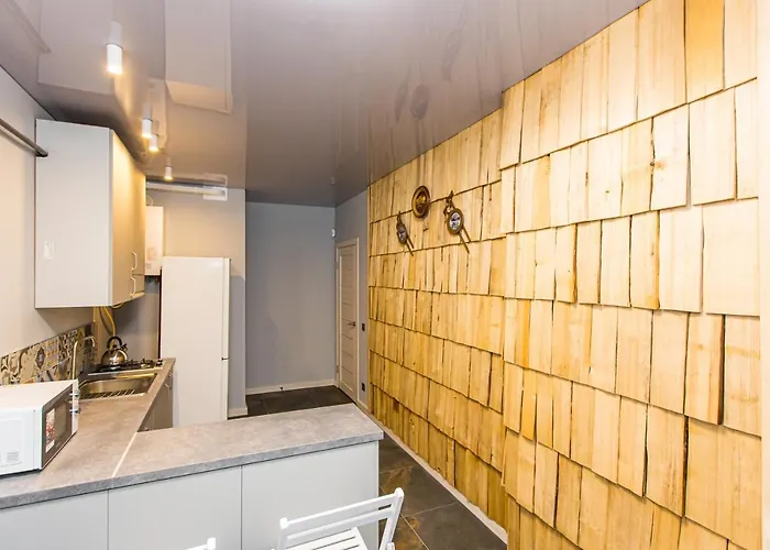 в центрі в новобудові вулиця шевченка 19 навпроти сільпо *